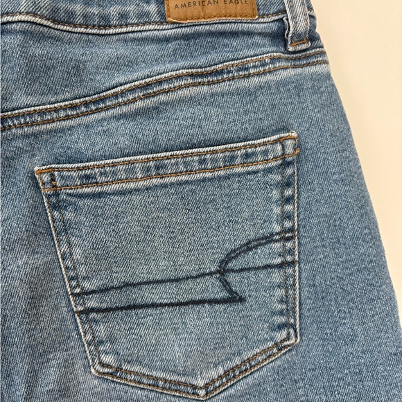 American Eagle Outfitters Straight Leg Hi Rise Mom Jeans size 4 - Picture 7 of 9
